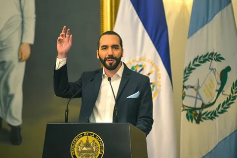 Bukele: "A partir del lunes será prohibido andar sin mascarilla"