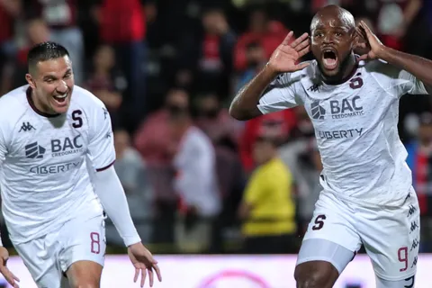 No se olvida de Saprissa: Javon East le manda un mensaje a David Guzmán tras el fracaso en Concachampions