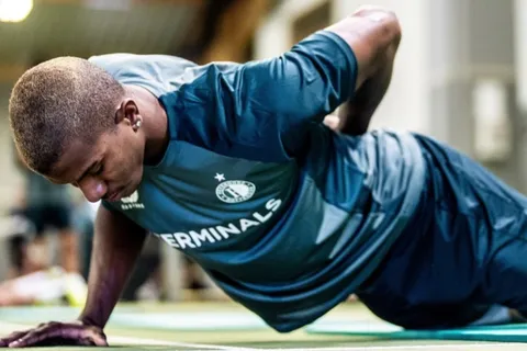 Jeyland Mitchell recibió novedades que repercuten en su futuro.