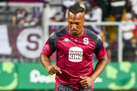 Kendall Waston es duda para el domingo.