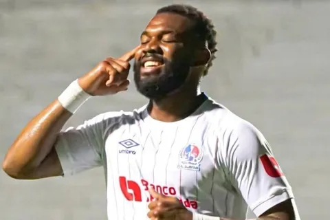 Oferta de última hora: el exótico club que quiere sacar a Jorge Benguché del Olimpia
