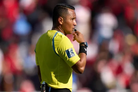 El salvadoreño Iván Barton dirigió en la Liga de Arabia Saudita
