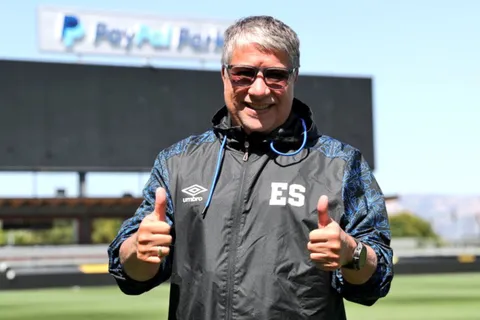 Referente de la Selección de El Salvador sale en defensa del Bolillo Gómez