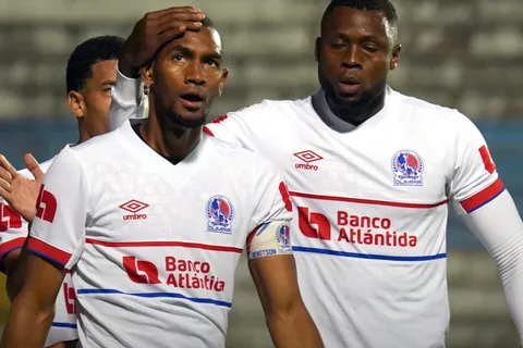 Olimpia toma revancha y derrota al Real España en un cierre de infarto: resumen y goles del clásico