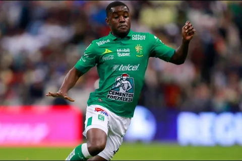 Joel Campbell reacciona al gol que le anularon