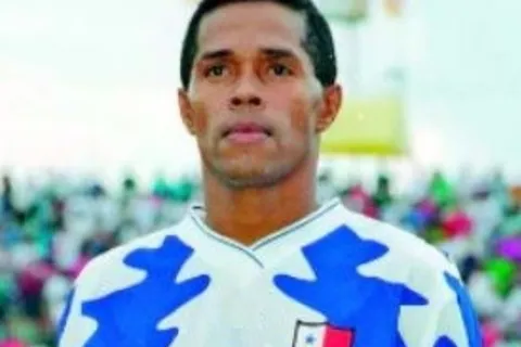 El histórico récord mundial de Víctor René Mendieta con la selección de Panamá