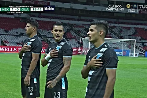 Las complicaciones que tuvo Chucho López a la hora de entonar el himno de Guatemala
