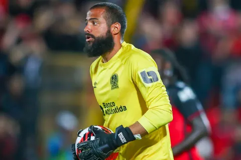 Atención Olimpia: Jorge Campos pidió a Edrick Menjívar para un importante equipo de México