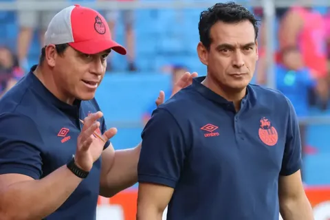 La estrategia de Mario Acevedo y Dwight Pezzarossi para que Municipal remonte a Antigua en la final