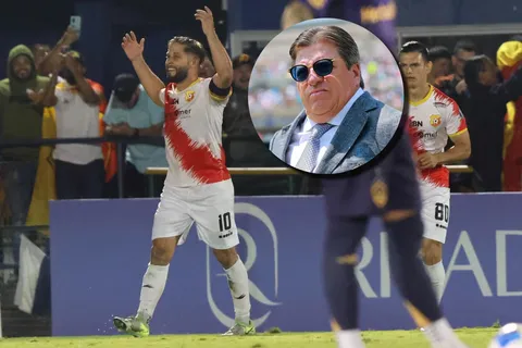 Piojo Herrera tiene que prestarle atención Elías Aguilar.