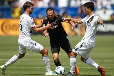 Marco Ureña se va de Los Ángeles y pudiera seguir en la MLS