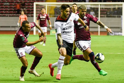 Saprissa sale en ataque a los dichos de Alajuelense.