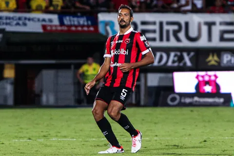 Celso Borges no pierde la fe en que Alajuelense pueda remontarle al New England Revolution