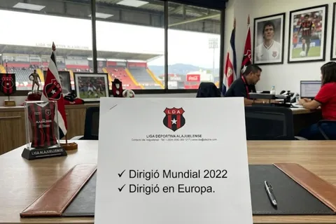 Alajuelense va por un DT importante.