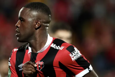 Joel Campbell y un guiño para Alajuelense.