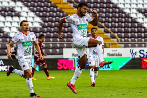 Alajuelense humilla a Saprissa en el Clásico Nacional [VIDEO]