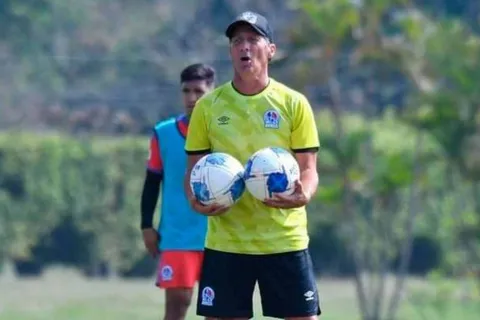 Pedro Troglio renueva con el Olimpia