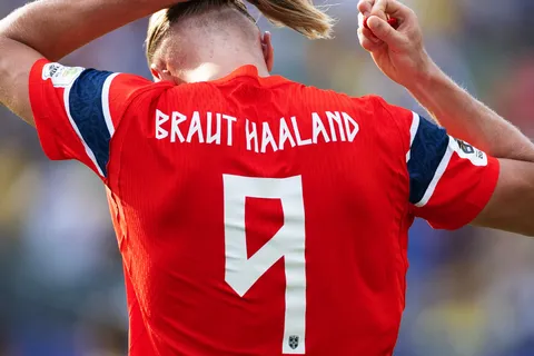¿Por qué la camiseta de Erling Haaland dice “Braut Haaland” en Noruega vs. Inglaterra por el Mundial 2026?