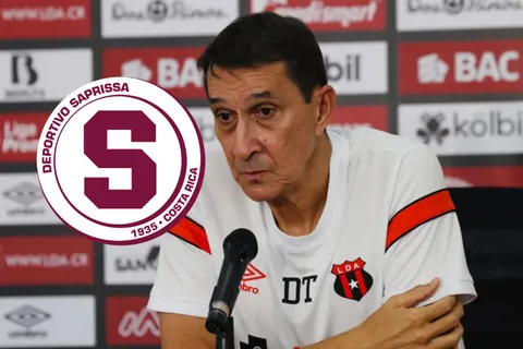 Alexandre Guimaraes en conferencia de prensa.