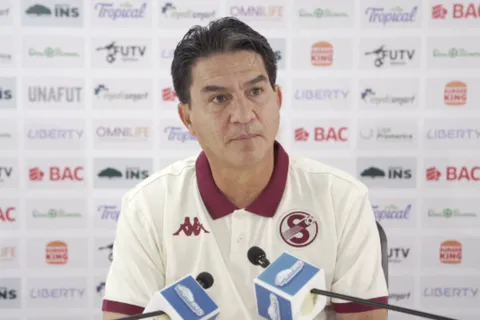Vladimir Quesada habló en conferencia de prensa.