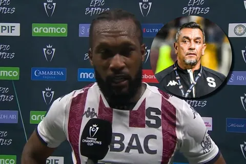 Kendall Waston se mostró molesto por la eliminación.