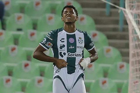 Santos hace cambios que podrían afectar a Antony Choco Lozano