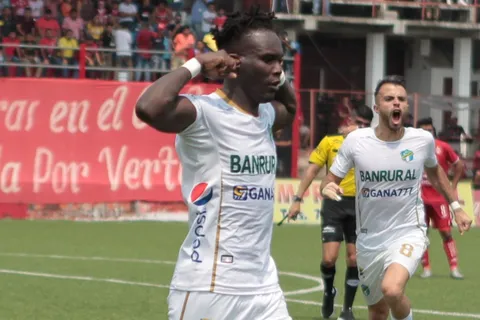 Rubilio Castillo le da el empate a Comunicaciones sobre Malacateco [VIDEO]