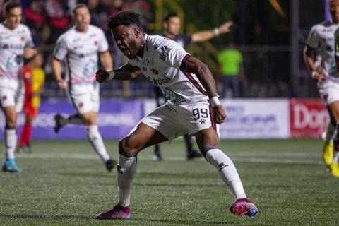 Freddy Góndola rescató el empate de Alajuelense con su gol [VIDEO]