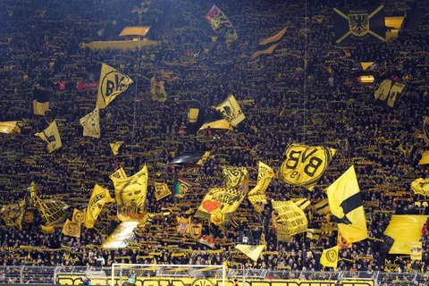 Los hinchas del Dortmund y un gesto para imitar