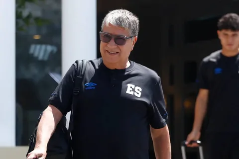 Lo celebra el Bolillo Gómez: Legionario de El Salvador rompe racha negativa con su club