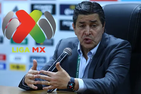 Luis Fernando Tena en conferencia de prensa.