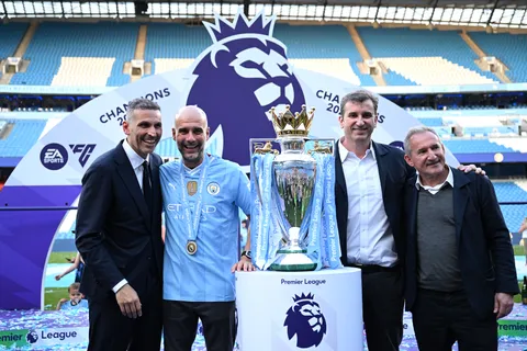 Ferran Soriano, el tercero desde la izquierda, celebra un título con el City de Pep Guardiola.