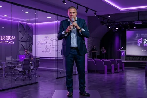 Erick Lonnis tiene varios negocios fuera de Saprissa.