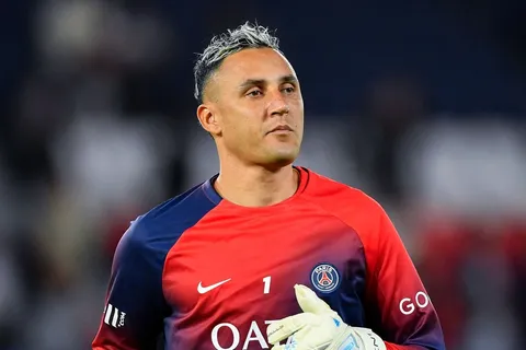 Keylor Navas queda afuera de la convocatoria del PSG por una lesión