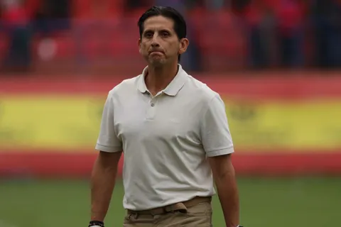 No solo fue el resultado: Ronald González provoca el enojo de los aficionados de Comunicaciones