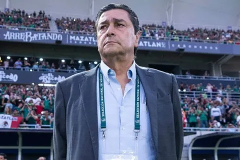 “Es una vergüenza”: la denuncia contra Guatemala que golpea a Luis Fernando Tena pese a la clasificación en las Eliminatorias.