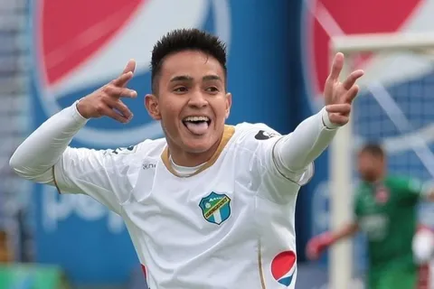 Oscar Santis no seguirá jugando en Comunicaciones