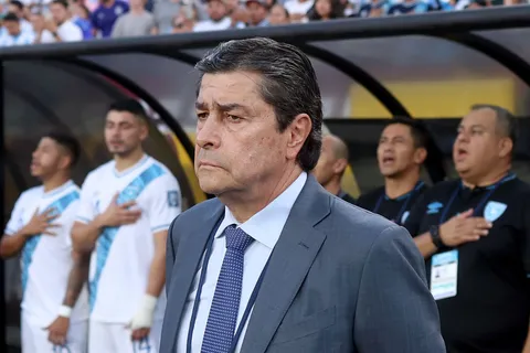 Luis Fernando Tena en el banco de Guatemala.