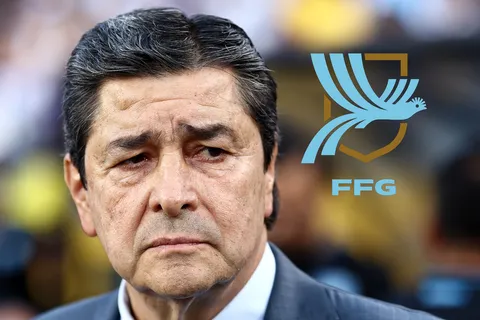 Frente a las cámaras: el gesto de Luis Fernando Tena que incendia las redes sociales tras el histórico batacazo de Guatemala en la Copa Oro