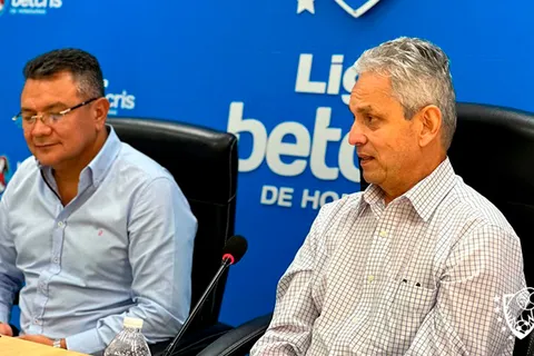 Reinaldo Rueda tuvo una reunión importante con la Liga Nacional