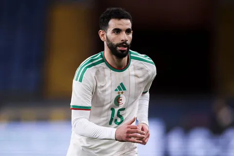 Rayan Ait Nouri durante un partido con Argelia.