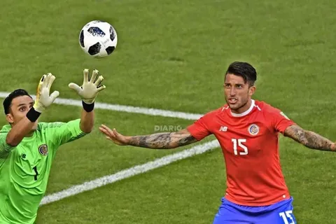 Keylor Navas es defendido por Francisco Calvo tras las críticas por su ausencia en la Copa Oro