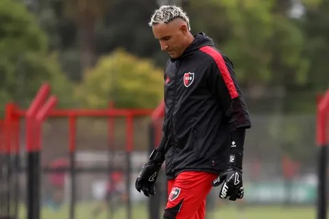 Primero Keylor Navas no ataja y ahora esto: la insólita situación que sacude a Newell’s y deja al tico en el ojo del huracán