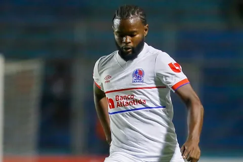 Costa Rica da revés a Elison Rivas: la respuesta final que recibió sobre jugar en este club de Centroamérica