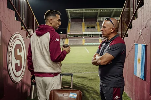 Le avisó a Saprissa y se marchó a Argentina: Mariano Torres ya le dijo a Erick Lonnis la decisión que tomó