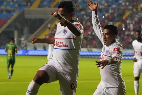 Olimpia da golpe de realidad a Marathón: goles y resumen de la victoria en la fecha 2 de las Triangulares en Honduras