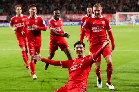 Manfred Ugalde presente en la victoria del Twente este miércoles