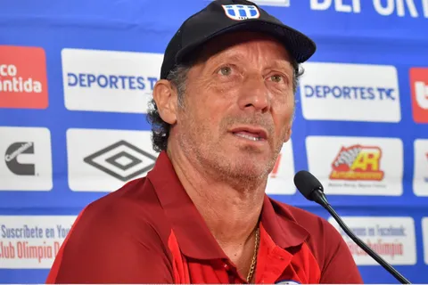 Pedro Troglio logró un récord agridulce con Olimpia