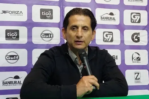Ronald González con un problema inesperado en Comunicaciones para los cuartos de final