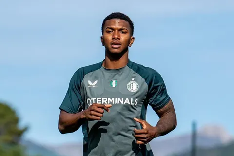 Se va de Feyenoord: Jeyland Mitchell confirma la noticia que lo marca en Europa